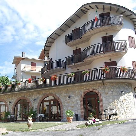 B&B La Tana Dell'Orso Villalago Екстериор снимка