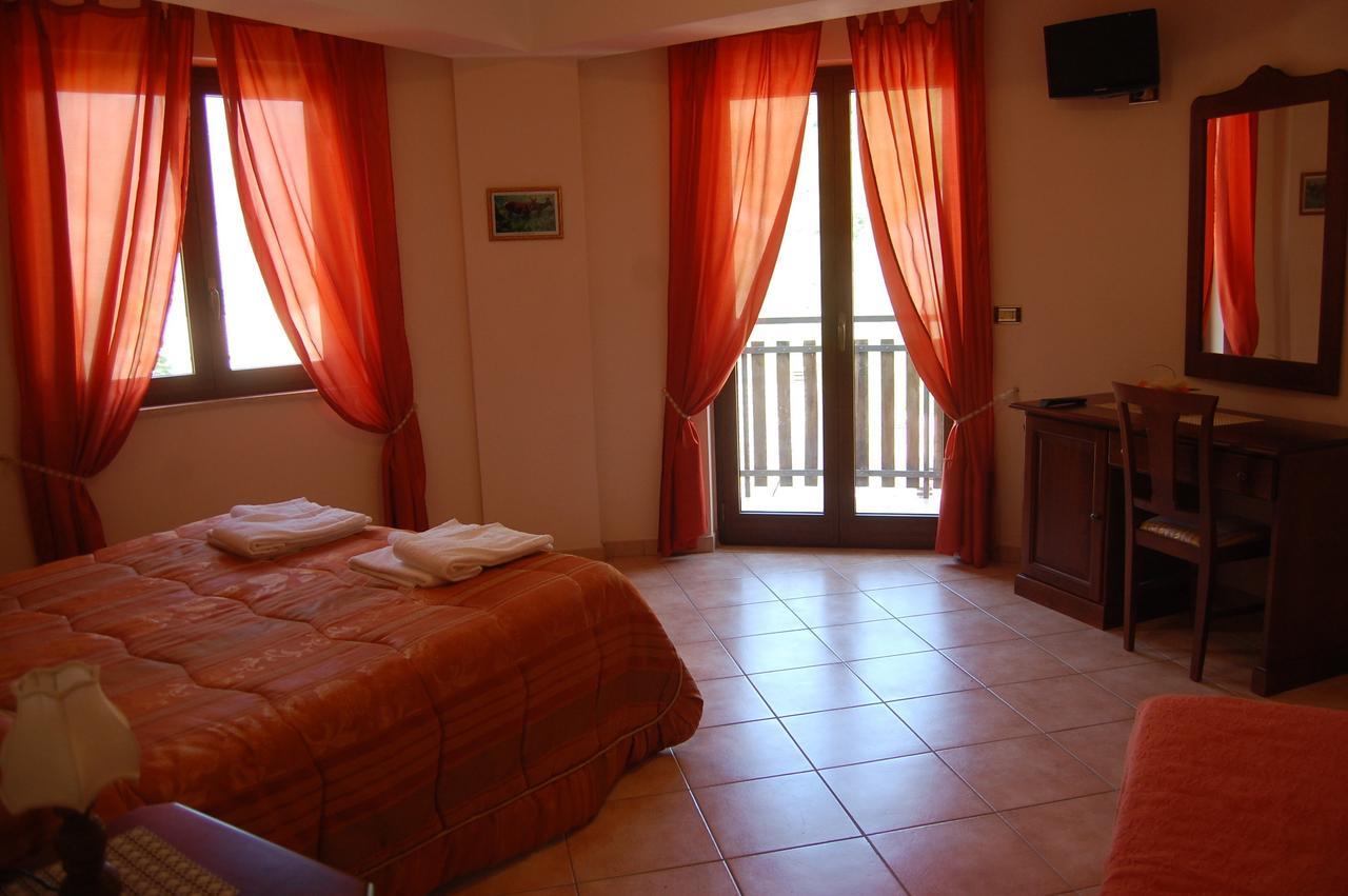 B&B La Tana Dell'Orso Villalago Екстериор снимка
