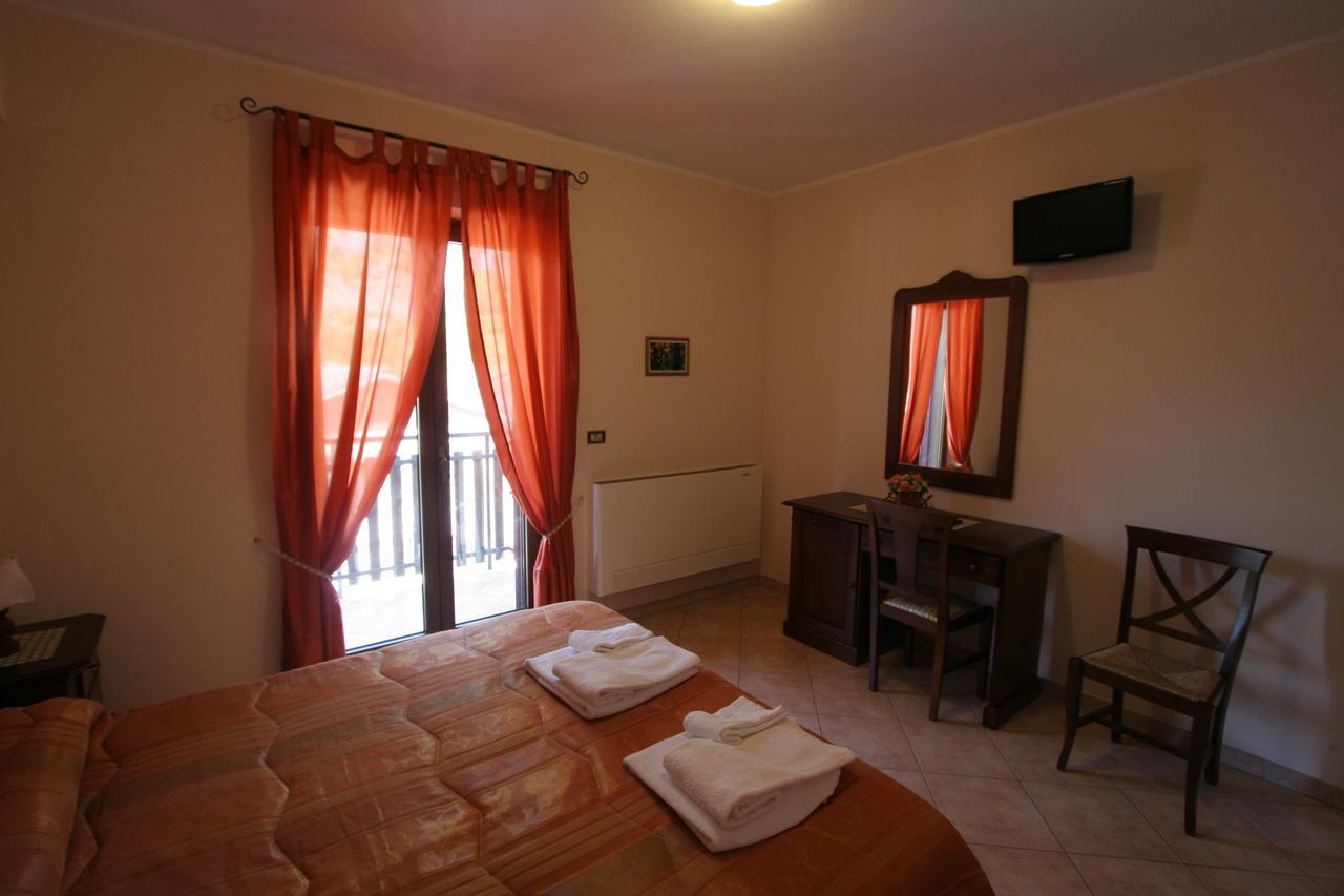 B&B La Tana Dell'Orso Villalago Екстериор снимка